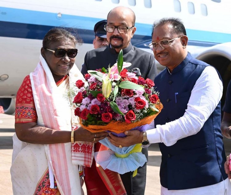राष्ट्रपति श्रीमती द्रौपदी मुर्मु दो दिवसीय प्रवास पर पहुंची रायपुर, राज्यपाल रमेन डेका और मुख्यमंत्री विष्णु देव साय ने एयरपोर्ट पर किया आत्मीय स्वागत